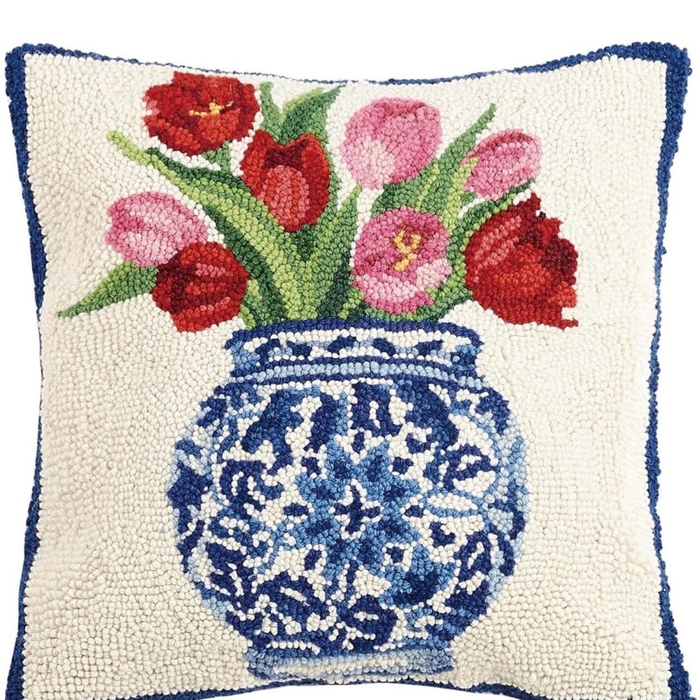 Peking Handicraft Chinoiserie Vase Tulips
Hook Pillow - Set of 2